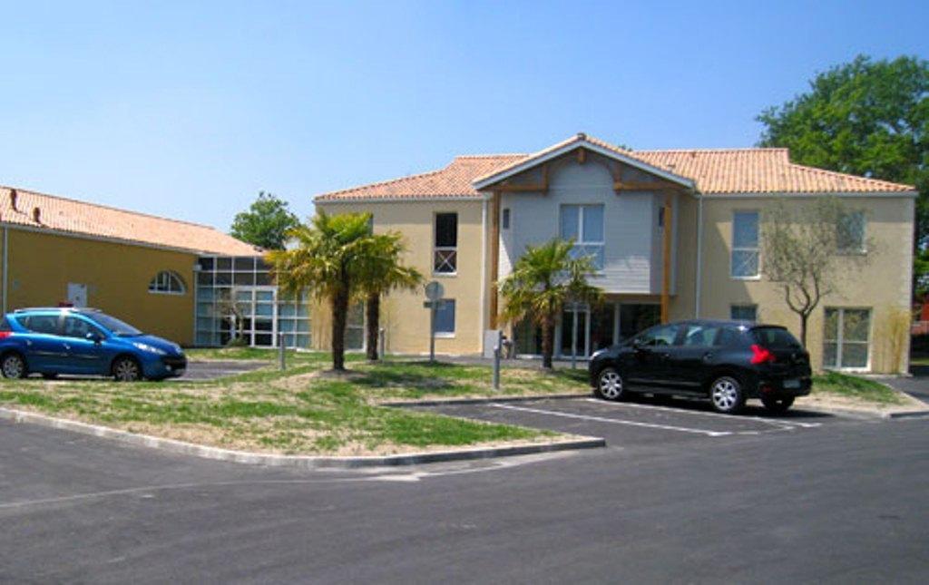 De La Louee Hotel